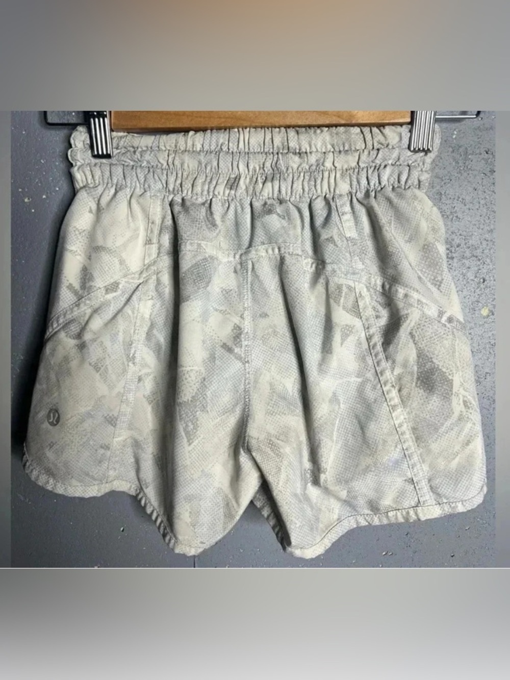Lululemon Tracker Short V *4" Jasmine White.  Size 2